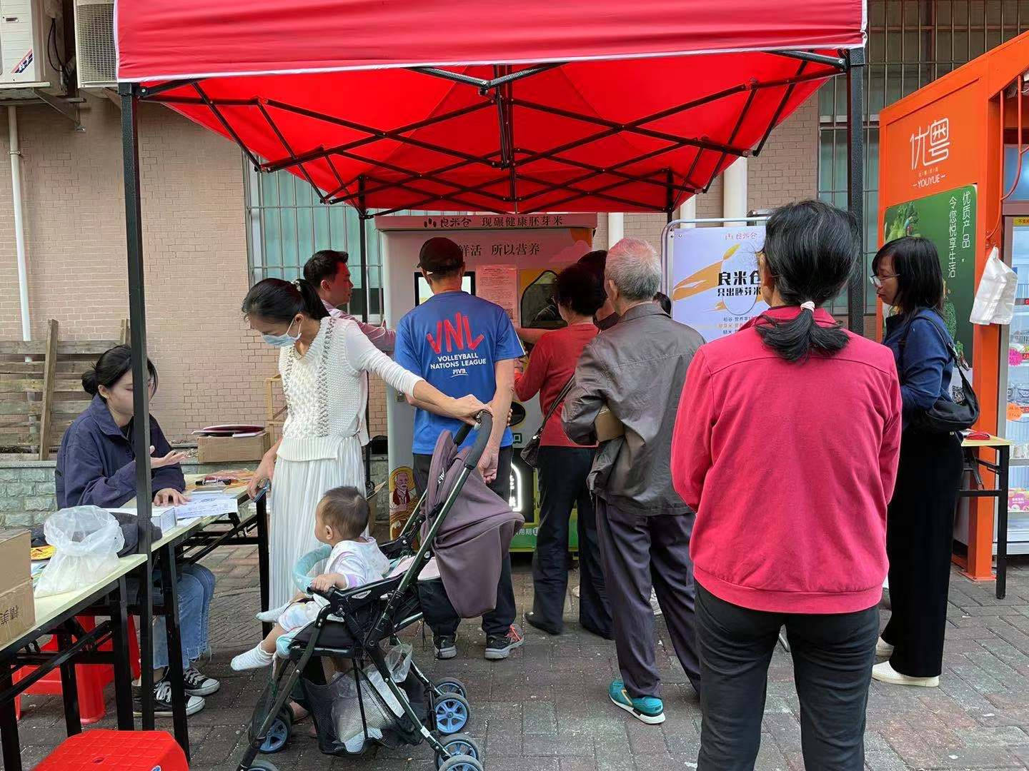 东吉智能碾米机走进社区