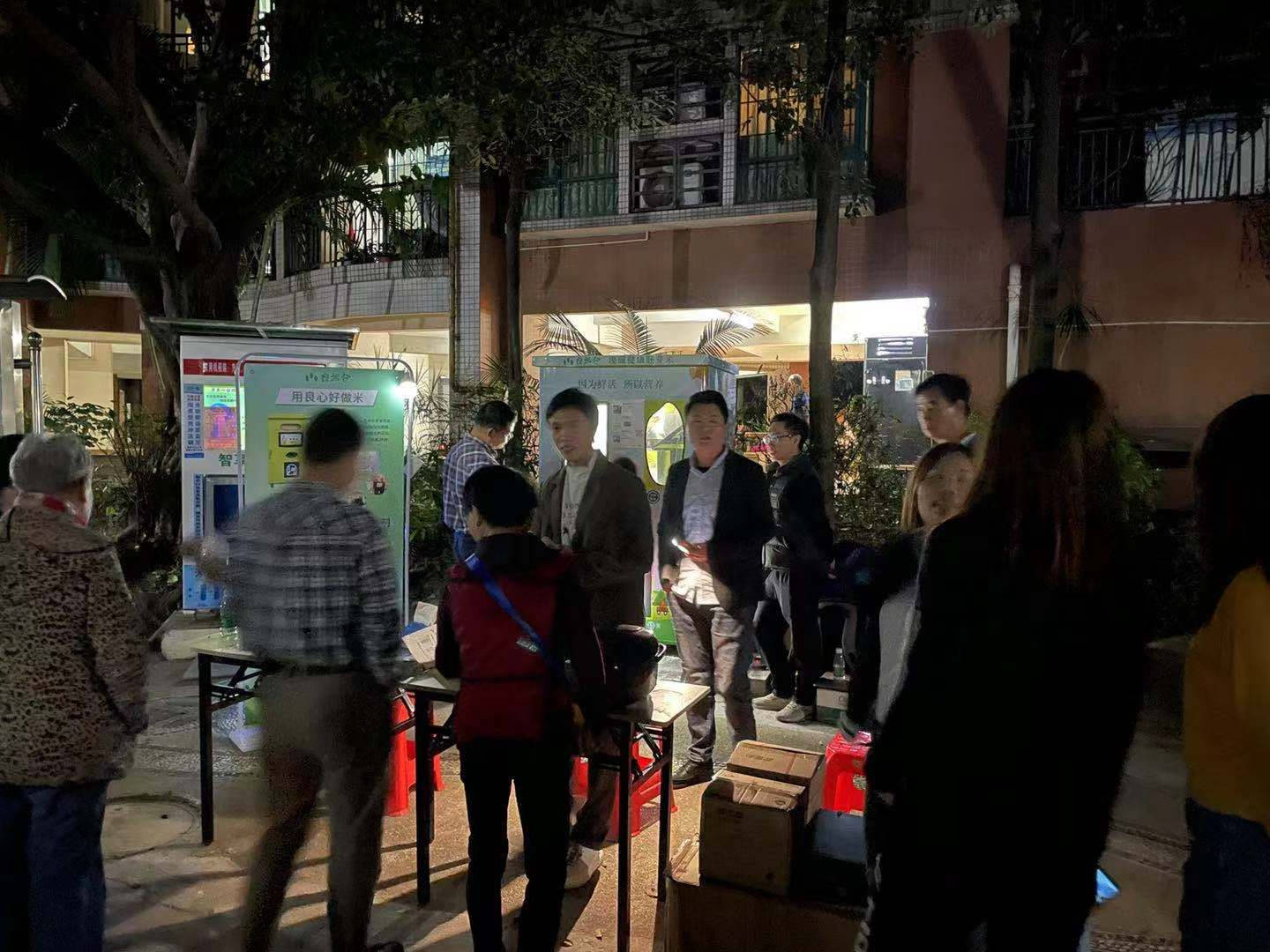 东吉智能碾米机走进小区