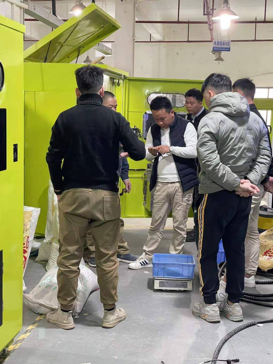 东吉智能鲜米机生产车间