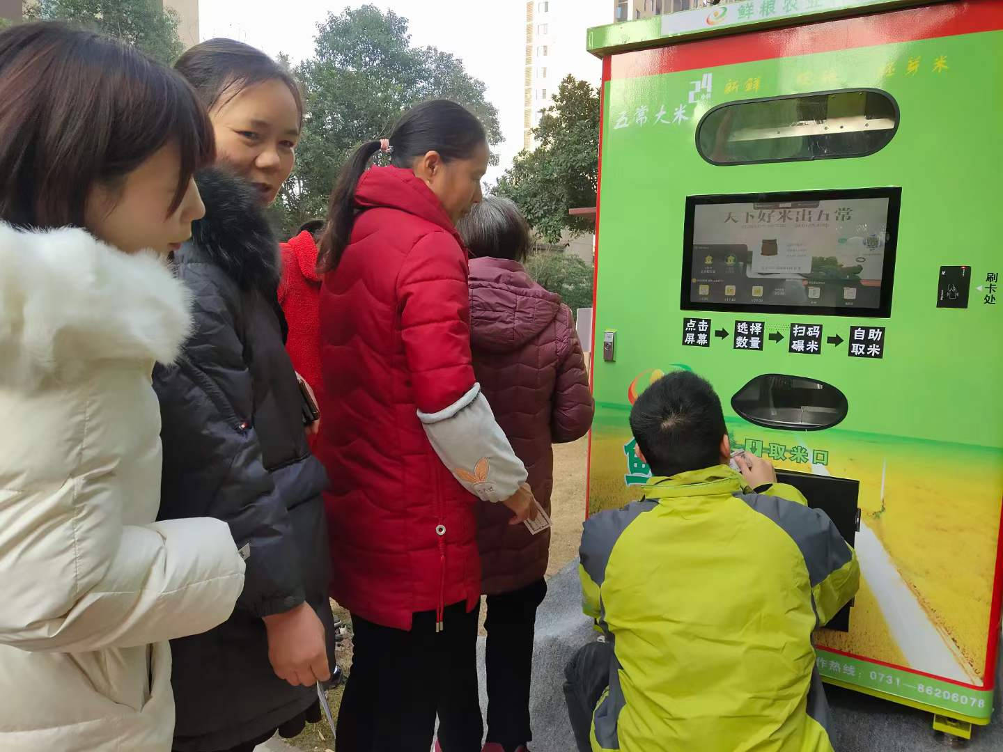 东吉良米仓智能碾米机