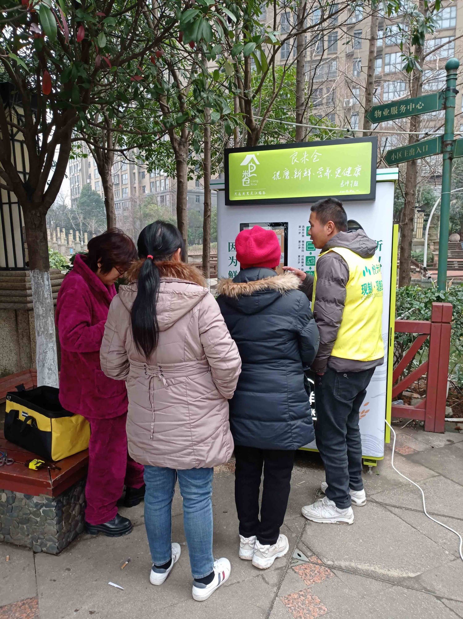 东吉良米仓智能碾米机