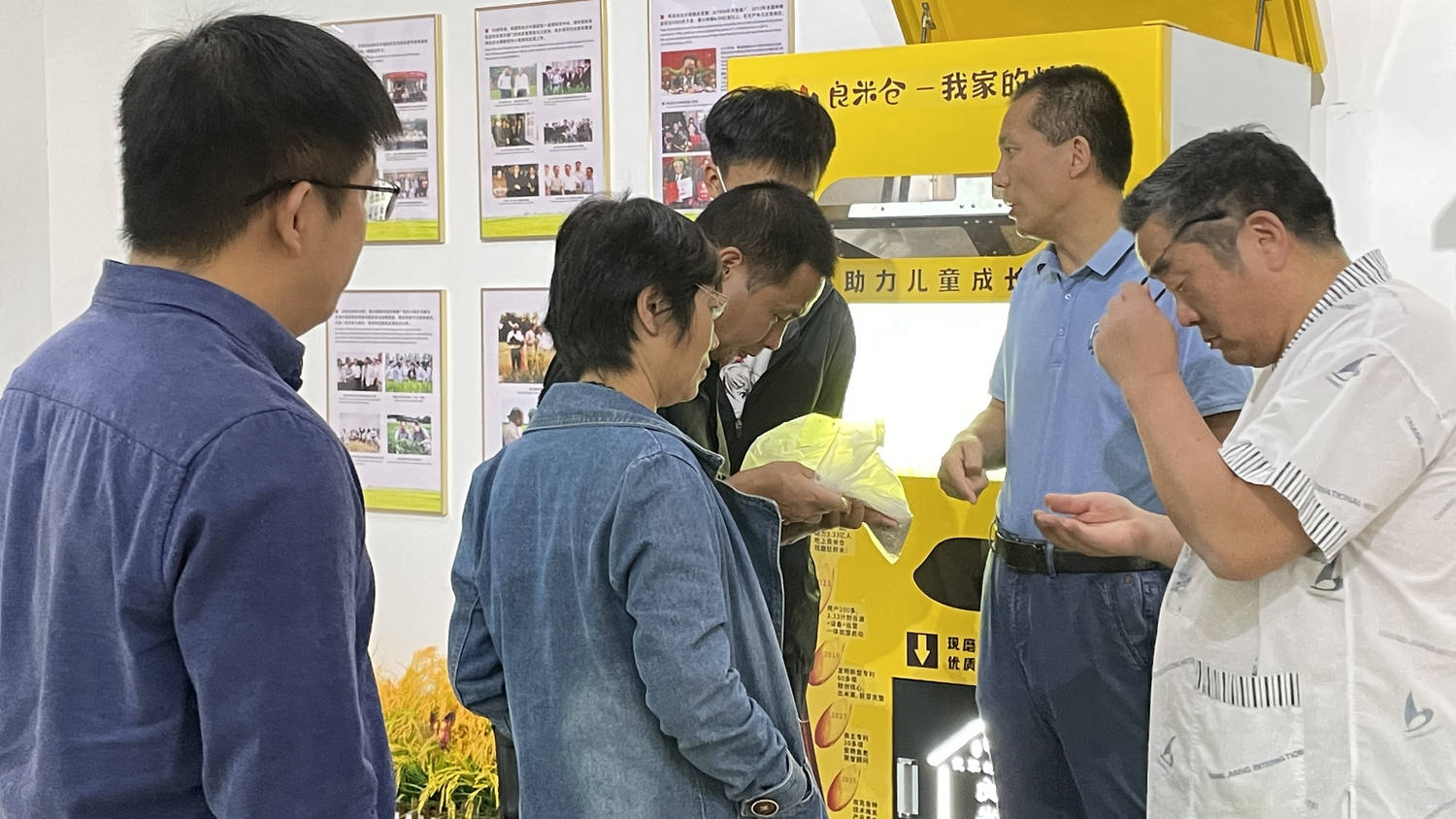 东吉良米仓智能碾米机