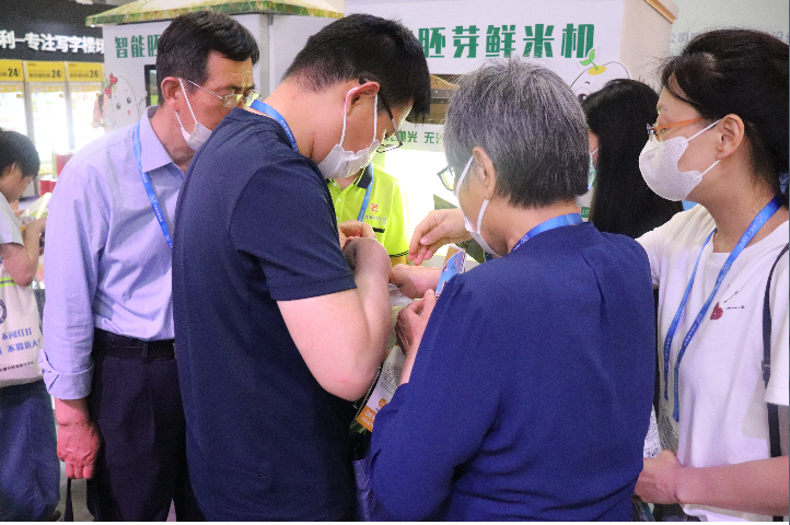 东吉良米仓智能碾米机